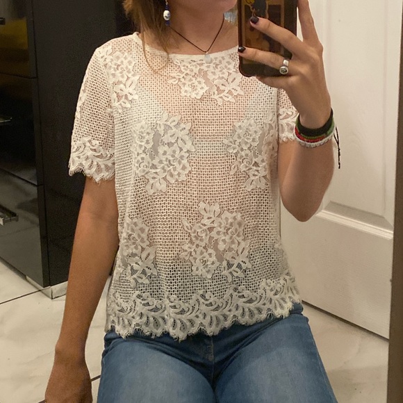 Cute creamy white lace t-shirt 🤍 - Picture 1 of 3